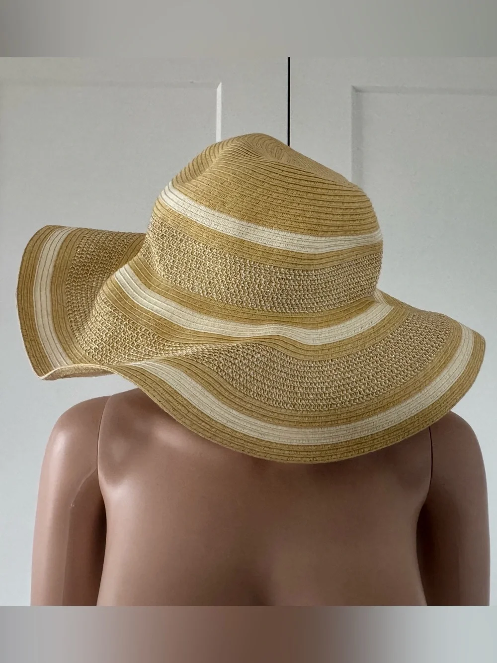 Calvin Klein Light Tan Yellow Straw Floppy Sun Hat White Stripes